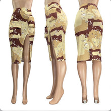 Load image into Gallery viewer, Printed Pocket Slit Skirt