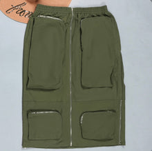 Load image into Gallery viewer, Plus Size Solid Color Zipper Pocket Skirt
