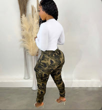 Load image into Gallery viewer, Casual Denim Camo Print Jeans
