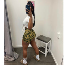 Load image into Gallery viewer, Casual Camo Print Cargo Shorts
