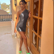 Load image into Gallery viewer, Sexy Slim Solid Color Slant Shoulder Sleeveless Hip Dress
